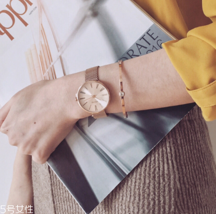 手表調(diào)時間的旋鈕叫什么？手表旁邊的旋鈕叫什么？