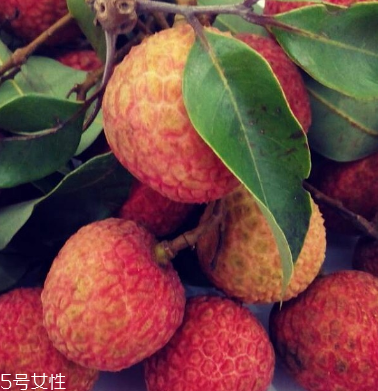 荔枝食用方法 荔枝怎么吃不上火？