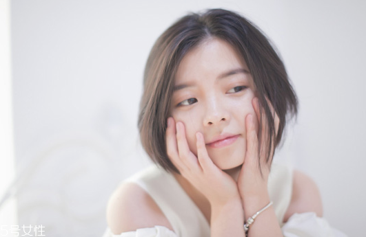 安瓶能代替精華嗎 安瓶和精華能同時(shí)用嗎 安瓶能代替精華嗎 安瓶和精華能同時(shí)用嗎