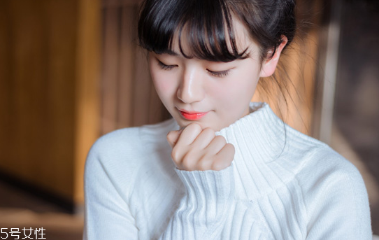 安瓶能代替精華嗎 安瓶和精華能同時(shí)用嗎 安瓶能代替精華嗎 安瓶和精華能同時(shí)用嗎