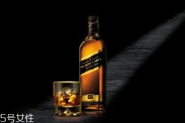 尊尼獲加黑牌威士忌怎么喝 尊尼獲加黑牌和紅牌有什么區(qū)別 尊尼獲加黑牌威士忌怎么喝 尊尼獲加黑牌和紅牌有什么區(qū)別