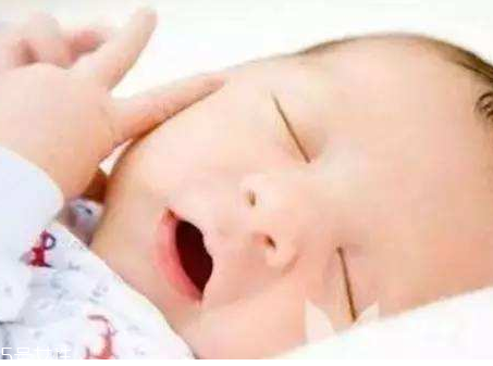 睡覺皺紋是怎么回事 睡覺壓出皺紋怎么辦 睡覺皺紋是怎么回事 睡覺壓出皺紋怎么辦