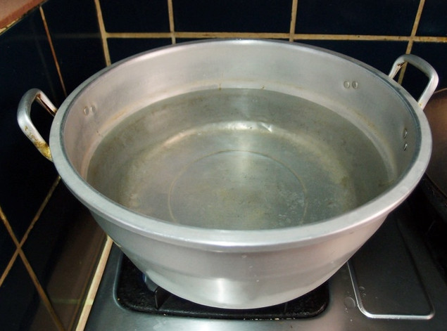 怎樣煮白斬雞好吃 白斬雞煮多長時(shí)間 怎樣煮白斬雞好吃 白斬雞煮多長時(shí)間