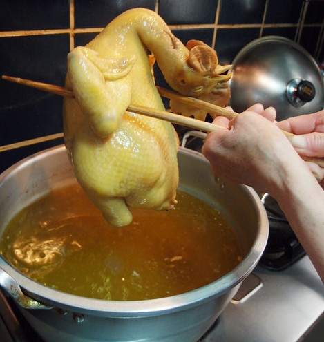 怎樣煮白斬雞好吃 白斬雞煮多長時(shí)間 怎樣煮白斬雞好吃 白斬雞煮多長時(shí)間