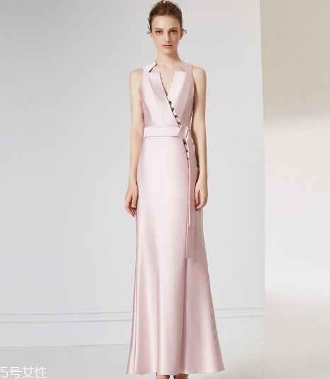 粉色裙子怎么搭配？粉色裙子搭配圖片