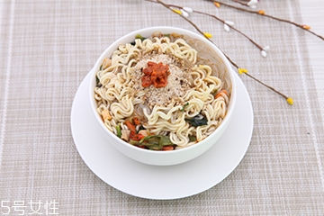 方便面和米飯哪個熱量高？方便面和米飯哪個更容易長胖？