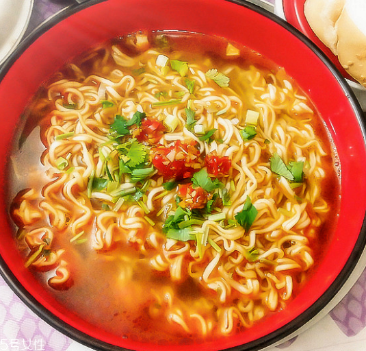 方便面和米飯哪個熱量高？方便面和米飯哪個更容易長胖？