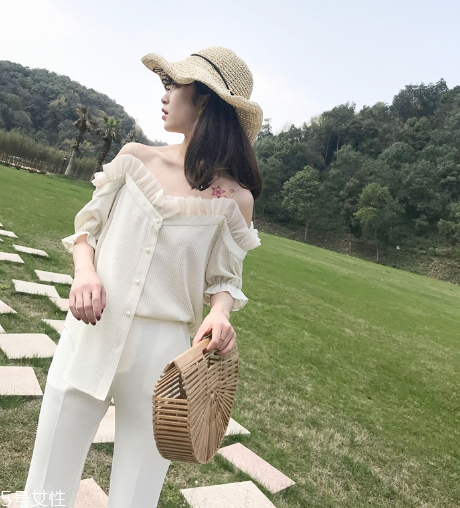 今年夏天流行什么樣的一字肩上衣？一字肩上衣穿搭圖片