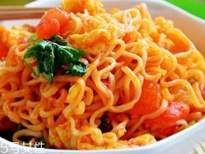 方便面沒泡熟可以吃嗎？半生不熟的泡面可以吃嗎？