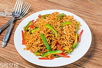 方便面是不是零食？方便面是不是發(fā)物？