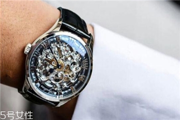 手表上弦是轉(zhuǎn)哪個(gè)方向？手表上弦是順時(shí)針還是逆時(shí)針？