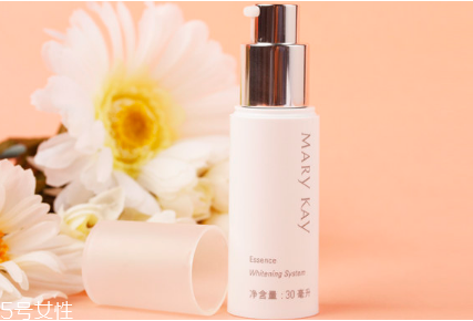 美白精華能去黑眼圈嗎 美白精華使用注意事項 美白精華能去黑眼圈嗎 美白精華使用注意事項