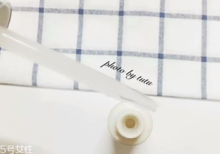 olay小白瓶需要避光嗎 olay小白瓶的使用注意事項 olay小白瓶需要避光嗎 olay小白瓶的使用注意事項