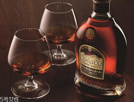 白蘭地多少度 白蘭地每天喝多少為宜 白蘭地多少度 白蘭地每天喝多少為宜