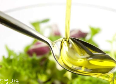 蓖麻油能洗臉嗎 蓖麻油的正確潔膚方法 蓖麻油能洗臉嗎 蓖麻油的正確潔膚方法