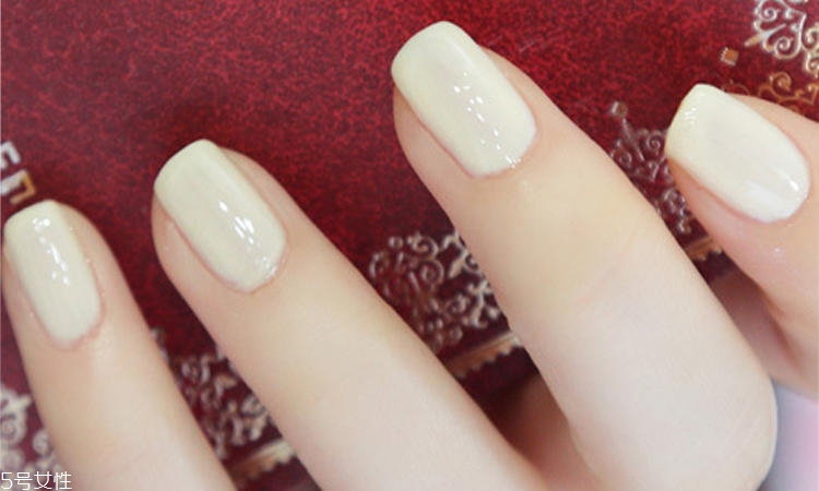 夏季乳白色美甲款式圖 2018乳白色美甲新款樣式 夏季乳白色美甲款式圖 2018乳白色美甲新款樣式