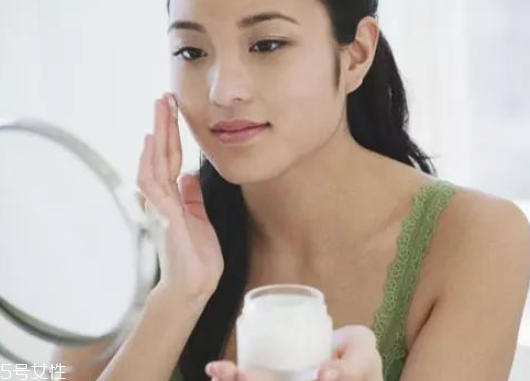 什么護(hù)膚品不能一起用 不能一起用的護(hù)膚品有哪些 什么護(hù)膚品不能一起用 不能一起用的護(hù)膚品有哪些