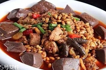 雞血的家常做法 酸辣雞血怎么做？