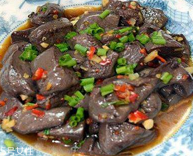 雞血的家常做法 酸辣雞血怎么做？