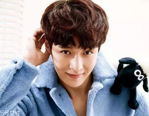 2018男生紋理燙多少錢 男士紋理燙發(fā)型圖2018 2018男生紋理燙多少錢 男士紋理燙發(fā)型圖2018