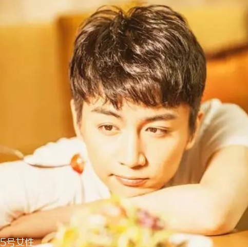 2018男生紋理燙多少錢 男士紋理燙發(fā)型圖2018 2018男生紋理燙多少錢 男士紋理燙發(fā)型圖2018