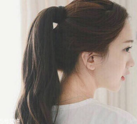 韓式低馬尾發(fā)型怎么扎 韓式馬尾發(fā)型扎法 韓式低馬尾發(fā)型怎么扎 韓式馬尾發(fā)型扎法