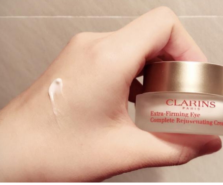 嬌韻詩眼霜和資生堂眼霜哪個好？嬌韻詩vs資生堂眼霜