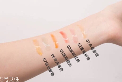 嬌韻詩(shī)果凍唇油色號(hào)試色 嬌韻詩(shī)果凍唇油怎么樣 嬌韻詩(shī)果凍唇油色號(hào)試色 嬌韻詩(shī)果凍唇油怎么樣