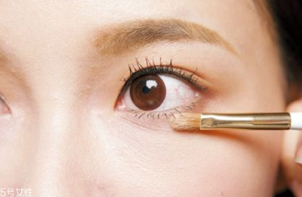 油性肌膚內(nèi)眼線怎么畫 油性肌膚內(nèi)眼線不暈妝4個(gè)技巧 油性肌膚內(nèi)眼線怎么畫 油性肌膚內(nèi)眼線不暈妝4個(gè)技巧