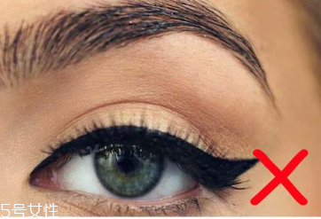 油性肌膚內(nèi)眼線怎么畫 油性肌膚內(nèi)眼線不暈妝4個(gè)技巧 油性肌膚內(nèi)眼線怎么畫 油性肌膚內(nèi)眼線不暈妝4個(gè)技巧