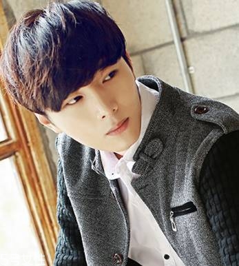 男生夏天適合什么短發(fā)發(fā)型 25款各種風格潮男發(fā)型