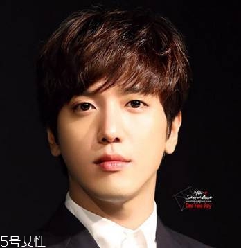 男生夏天適合什么短發(fā)發(fā)型 25款各種風格潮男發(fā)型