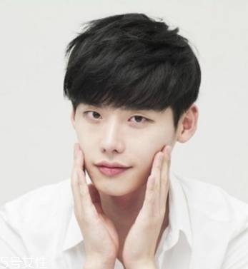 男生夏天適合什么短發(fā)發(fā)型 25款各種風格潮男發(fā)型