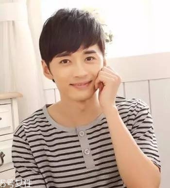 男生夏天適合什么短發(fā)發(fā)型 25款各種風格潮男發(fā)型