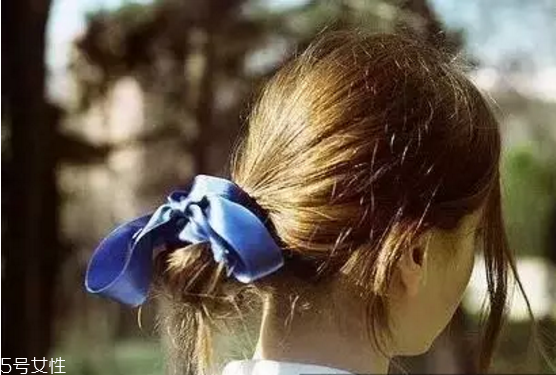 香蕉丸子頭怎么扎好看 香蕉丸子頭最快速簡(jiǎn)單教程 香蕉丸子頭怎么扎好看 香蕉丸子頭最快速簡(jiǎn)單教程