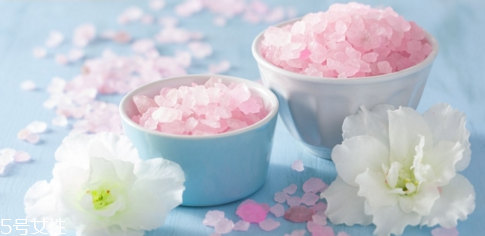 去角質(zhì)是干臉好還是濕臉好 去角質(zhì)是干臉還是濕臉 去角質(zhì)是干臉好還是濕臉好 去角質(zhì)是干臉還是濕臉