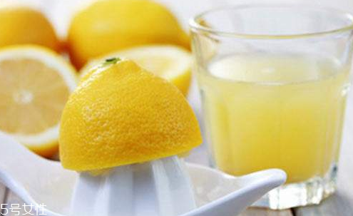 喝熱檸檬水牙齒會變黃嗎 熱檸檬水的正確喝法 喝熱檸檬水牙齒會變黃嗎 熱檸檬水的正確喝法