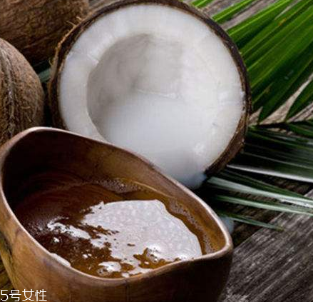 椰子油能當(dāng)眼唇卸妝液用嗎 椰子油能卸唇妝嗎 椰子油能當(dāng)眼唇卸妝液用嗎 椰子油能卸唇妝嗎