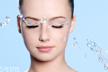 先去角質(zhì)還是先用洗面奶 去角質(zhì)的正確順序 先去角質(zhì)還是先用洗面奶 去角質(zhì)的正確順序