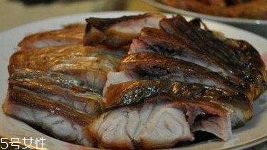 青魚能做魚干嗎？青魚怎么做成魚干？