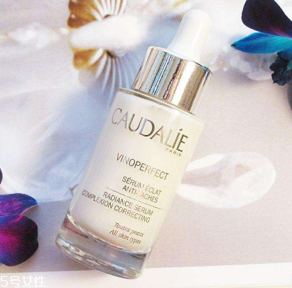 精華液能去眼袋嗎？精華液去眼袋有用嗎？