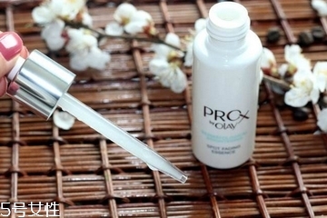 精華液能當(dāng)眼霜用嗎？精華液適合當(dāng)眼霜使用嗎？