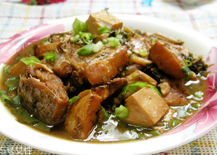 青魚肚子里有蝦能吃嗎？青魚吃蝦嗎？