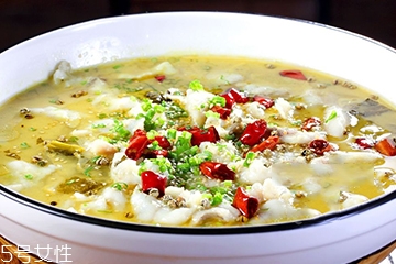 青魚肚子里有蝦能吃嗎？青魚吃蝦嗎？