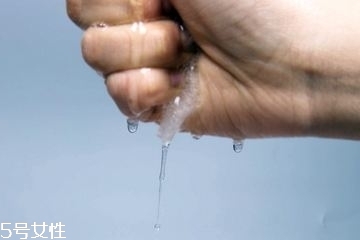 精華液可以收縮毛孔嗎？精華液能不能收縮毛孔？