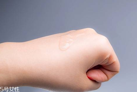 精華液去皺紋嗎？皺紋可以用精華液去除嗎？