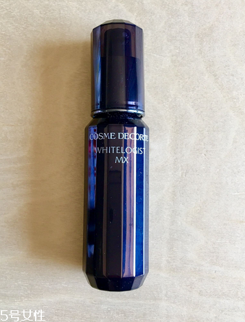 精華液晚上用要洗掉嗎？睡前精華液要洗掉嗎？