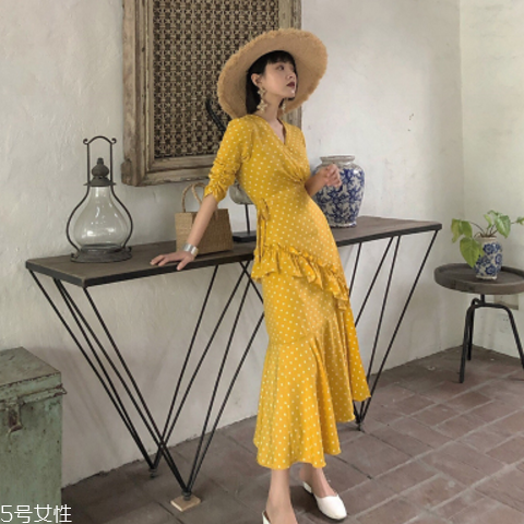 黃皮適合什么顏色裙子？什么顏色裙子適合黃皮女生？