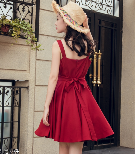 黃皮適合什么顏色裙子？什么顏色裙子適合黃皮女生？