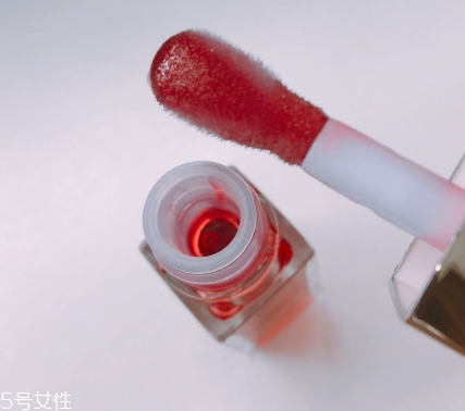 嬌韻詩(shī)唇釉需要卸嗎？嬌韻詩(shī)唇油怎么卸
